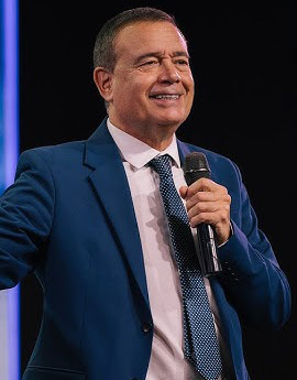 Pastor Jose Luis Navajo